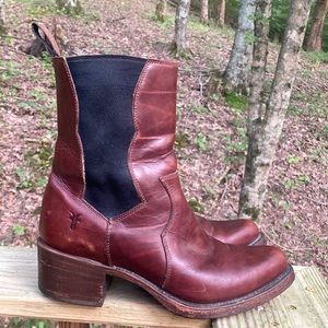Frye Chelsea Boots size 8 1/2